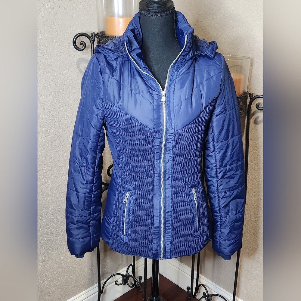 YMI Women's Navy Bubble Puffer Fur Lined Jacket With Zip Off Hood. Size Small.